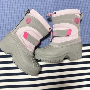 Totes Meadows Girls Size 13
Snow Boots Grey & Pink Slip On Insulated Lining.